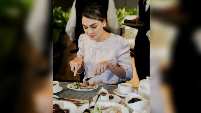 Cekricek.id - Luna Maya sering mendapat banyak pujian selain dari wajah cantiknya yang begitu mempesona. Buat netizen jadi mabuk kepayang