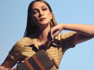 Cekricek.id - Lagi-lagi artis cantik sekaligus juga model Luna Maya mendapat banyak pujian dari netizen, visualnya gak ada lawan