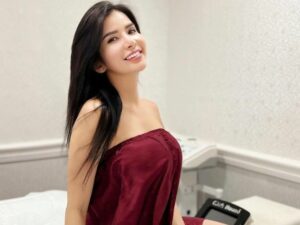 Maria Vania sampai dijuluki sebagai treatment addict saking seringnya melakukan berbagai macam jenis perawatan hanya untuk tubuh.