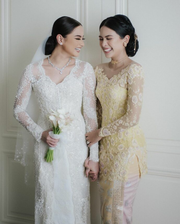 Pesona Maudy Ayunda Manggung Bareng Suami di Pernikahan Adiknya Jadi Sorotan 