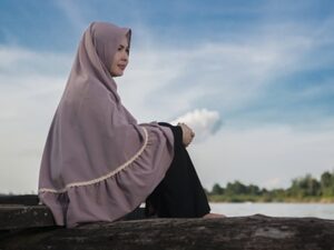Penampilan menarik tidak harus merubah bentuk fisik yang diberikan oleh Allah, namun dalam Islam ada cara agar tampil menarik.