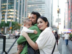 Cekricek.id - Dikenal sebagai seorang artis ternama sekaligus juga istri Sultan, Nagita Slavina selalu menjadi sorotan. Cantiknya gak berubah