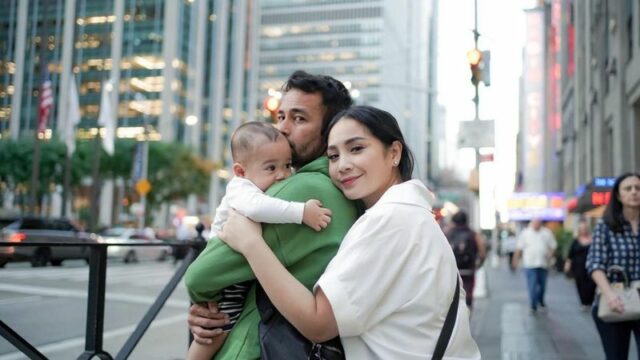 Cekricek.id - Dikenal sebagai seorang artis ternama sekaligus juga istri Sultan, Nagita Slavina selalu menjadi sorotan. Cantiknya gak berubah