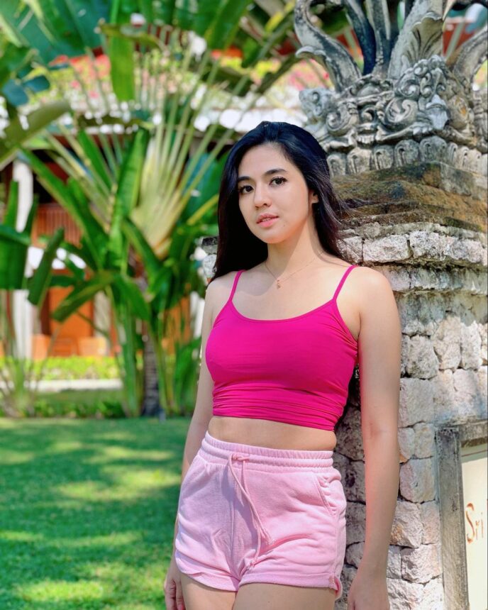 Wajah Natural dan Awet Muda DJ Una Masih Setara Anak SMA