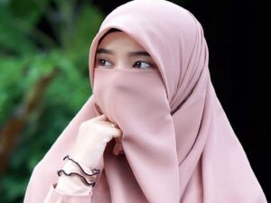 Sifat asli seseorang dapat kita lihat dengan beberapa cara berikut ini sehingga jangan sampai salah dalam memilih teman atau pasangan.
