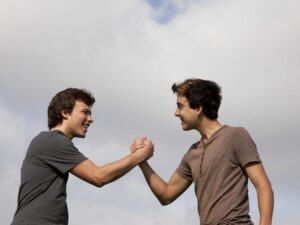 Cekricek.id - Dalam hubungan persahabatan pasti semua orang ingin mencari sosok teman terbaik. Terutama jika telah menerima beberapa hal baik