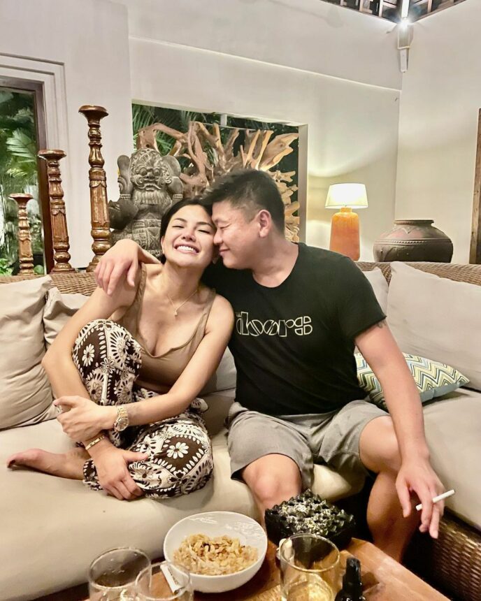Nikita Mirzani Terlalu Dekat dengan Suami Salhuteru, Netizen Ingatkan Berhati-hati