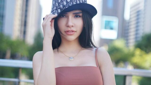 Cekricek.id - Netizen rupanya sempat menolak ketika diajak oleh Maria Vania untuk saling bertatapan. Netizen takut jatuh cinta padanya