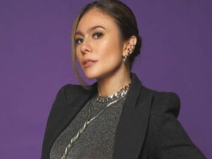Cekricek.id - Pastinya banyak netizen yang setuju jika menobatkan Wulan Guritno sebagai wanita paling awet muda, pesonanya menolak tua