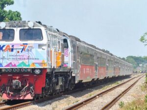ingin berpergian atau liburan dengan menaiki kendaraan publik khususnya kereta api harus mengetahui syarat atau aturannya