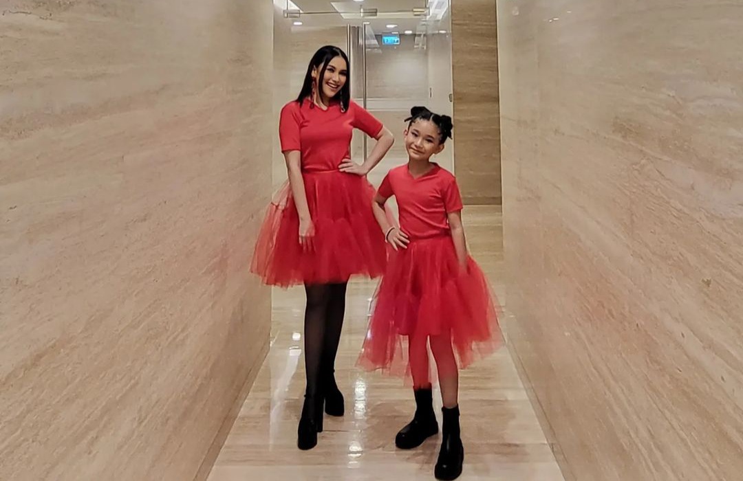 Kompak, Ayu Ting Ting dan Bilqis Tampil Serasi dengan Gaun Ala Balerina