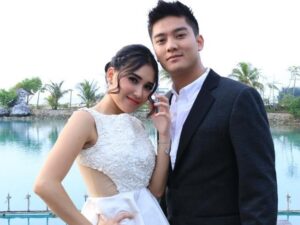 Kisah asmara Boy William dan pedangdut Ayu Ting Ting jadi sorotan publik usai keduanya melakukan kolaborasi youtube yang bikin baper.