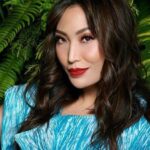 Ayu Dewi hebohkan jagat maya dengan aksinya yang tengah mengambil wudhu dengan air hujan, hal itu pun tuai pro dan kontra masyarakat.