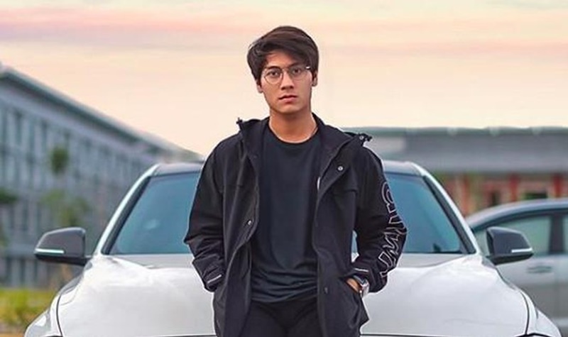 Pengacara Rizky Billar, Adek Efril Manurung tidak sengaja mengatakan bahwa Rizky Billar sempat ke gep di hotel oleh Lesty Kejora.