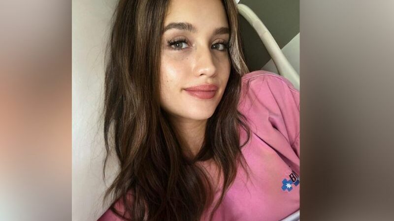 Cinta Laura belum lama ini mengunggah potretnya yang sedang sakit, kendati demikian, Cinta Laura masih bisa tersenyum untuk fansnya.