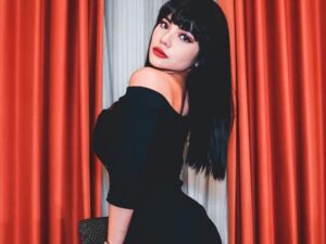 Dinar Candy belum lama ini mengunggah foto seksi di laman Instagram pribadinya yang langsung tuai perhatian warganet, Sabtu (08/10/2022).