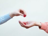 Cekricek.id - Banyak yang menyatakan bahwasanya apa saja yang kita lakukan termasuk amal perbuatan itu terekam di dalam DNA, benarkah?