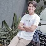 Cekricek.id - Ternyata artis tampan El Rumi seolah telah siap dilangkahi oleh adiknya untuk menikah muda, yakni Dul. Begini katanya