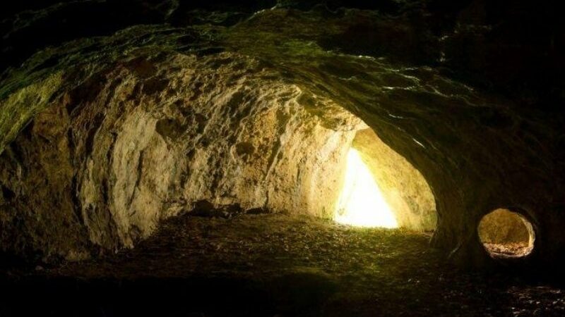 Para peneliti sejarah baru-baru ini menemukan alat-alat yang dipakai Neanderthal ini di Goa Tunel Wielki yang terletak di Maloposka, Polandia.