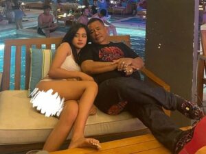 Foto Hotman Paris dengan Gadis Jogja Bikin Heboh, Netizen Salfok Bagian Sensitif