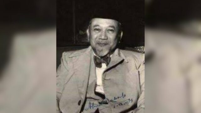 Achmad Soebardjo Djojoadisoerjo adalah Seorang tokoh pejuang kemerdekaan Indonesia, diplomat dan seorang Pahlawan Nasional Indonesia. Ia adalah Menteri Luar Negeri Indonesia yang pertama.