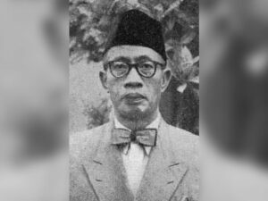 Abikoesno Tjokrosoejoso adalah salah satu tokoh yang berjasa dalam perumusan dasar negara yang tertuang dalam pembukaan Undang-Undang Dasar 1945.