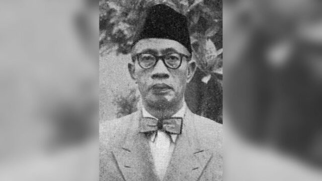 Abikoesno Tjokrosoejoso adalah salah satu tokoh yang berjasa dalam perumusan dasar negara yang tertuang dalam pembukaan Undang-Undang Dasar 1945.