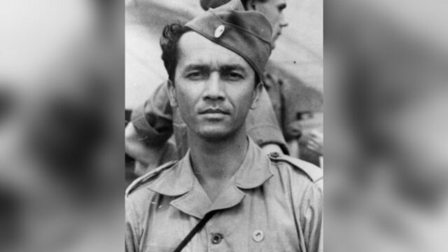Kamus Sejarah Indonesia: Adnan Kapau Gani adalah seorang nasionalis dan pengusaha Indonesia dari Sumatra Barat yang berpendidikan sebagai dokter.