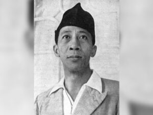 Kamus Sejarah Indonesia : Anwar Tjokroaminoto adalah anak kedua dari tokoh pergerakan kebangsaan, H.O.S. Tjokroaminoto. Ia pernah menjabat sebagai Menteri Negara dalam kabinet Amir Sjarifuddin II masa kerja 11 November 1947—29 Januari 1948 dan Menteri Sosial dalam kabinet Wilopo masa kerja 3 April 1952—9 Mei 1953.