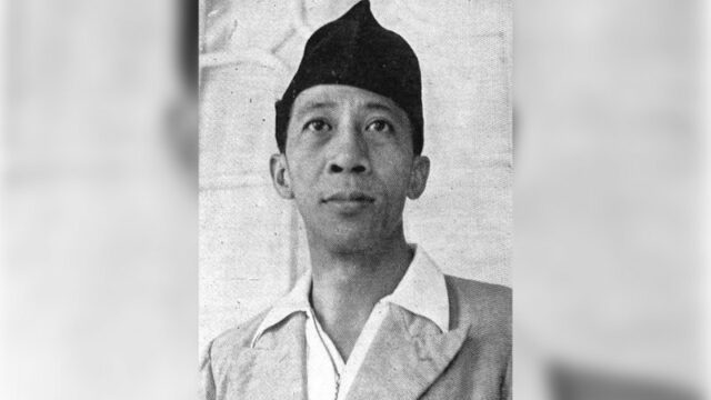 Kamus Sejarah Indonesia : Anwar Tjokroaminoto adalah anak kedua dari tokoh pergerakan kebangsaan, H.O.S. Tjokroaminoto. Ia pernah menjabat sebagai Menteri Negara dalam kabinet Amir Sjarifuddin II masa kerja 11 November 1947—29 Januari 1948 dan Menteri Sosial dalam kabinet Wilopo masa kerja 3 April 1952—9 Mei 1953.