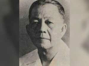 Arnoldus Mononutu adalah Menteri Penerangan pada masa Kabinet Republik Indonesia Serikat. Ia pernah menjabat sebagai Ketua Parlemen Negara Indonesia Timur.