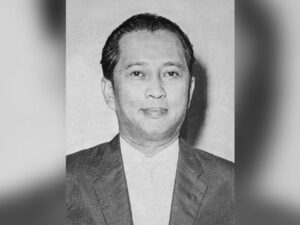 Kamus Sejarah Indonesia - Chaerul Saleh lahir di Sawahlunto, Sumatera barat pada 13 September 1916. Chaerul Saleh bersama dengan Adam Malik, Pandu Wiguna, dan Maruto Nitimihardjo bergabung dalam gerakan bawah tanah yang dipimpin Sutan Syahrir pada masa pendudukan Jepang.