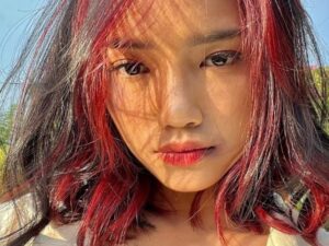 Fuji mengunggah potret selfinya dengan penampilan yang terlihat kusut dan bibirnya yang pecah-pecah, netizen ramai menginggalkan komentar.