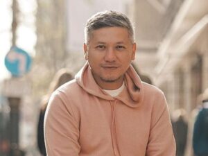 Gading Marten kini masih berstatus sebagai seorang duda, di usianya yang masih terbilang muda tentunya bisa menikah lagi.