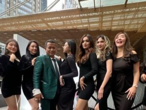 Hotman Paris belum lama ini membocorkan gaji menjadi asisten pribadinya yang selama ini banyak diinginkan oleh wanita.