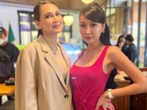 Unggahan foto Lucinta Luna bersama dengan artis senior cantik Luna Maya jadi sorotan publik hingga tutup kolom komentar, Sabtu (08/10/2022).