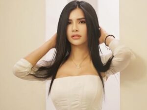 Maria Vania belum lama ini mengunggah foto seksi di laman Instagram pribadinya yang langsung tuai sorotan warganet, Minggu (16/10/2022).