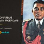 Leonardus Benyamin Moerdani atau dikenal dengan Benny Moerdani adalah Menteri Pertahanan dan Keamanan pada masa kepresidenan Soeharto. Ia lahir di Cepu pada 2 Oktober 1932.