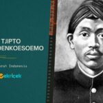 Tjipto Mangoenkoesoemo adalah seorang dokter yang berperan dalam pendirian organisasi Boedi Oetomo pada Mei 1908.