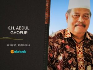 K.H. Abdul Ghofur adalah pendiri Pondok Pesantren Sunan Drajat. Masa kecil K.H. Abdul Ghofur dilalui dengan perjuangan. Beliau bukanlah termasuk dari keturunan keluarga kaya, tetapi kemauan dan kerja keras beliau untuk mendalami ilmu keagamaan.