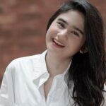 Artis Tissa Biani disebut memiliki paras wajah yang mirip dengan Mulan Jameel, ibu sambung dari sang kekasihnya, Dul Jaelani.
