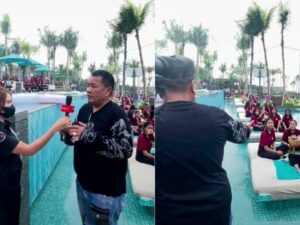 Cekricek.id - Hotman Paris bukan hanya pengacara kaya raya dengan gaya hidupnya yang serba mewah. Tetapi, dia juga aktif menyantuni anak yatim seperti yang dilakukannya beberapa waktu lalu di salah satu tempat hiburan tepi pantai di Bali. Dia mengundang kurang lebih seribu anak yatim agar bisa menikmati liburan santai di pulau dewata itu.