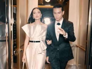 Cekricek.id - Raline Shah ungkap sosok pasangan yang jadi teman kencannya melalui unggahan terbaru di akun Instagramnya. Artis cantik itu tampil anggun dengan balutan gaun kipas yang menjulur panjang ke bawah. Busana yang dikenakan itu juga tampak sangat serasi dengan setelan tuksedo yang dipakai oleh pasangan kencannya itu.