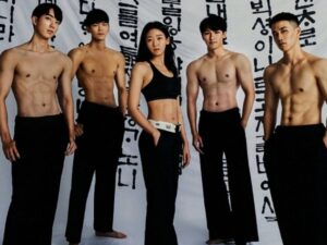 Cekricek.id - Para mahasiswa dari Universitas Korea baru-baru ini merilis kalender dengan foto seksi di dalamnya. Kegiatan itu ditujukan untuk mengumpulkan uang yang nantinya akan disumbangkan. Diketahui bahwa perilisan kalender tahunan ini juga bukan yang pertama kalinya, ini merupakan kalender kedua yang dirilis.