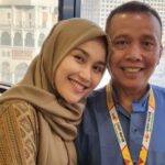 Cekricek.id - Berbeda dari kebanyakan selebriti, ayah Ayu Ting Ting yang akrab disapa Ayah Rojak ini ternyata punya perliharaan kesayangan yang unik. Jika biasanya orang memilih untuk memelihara kucing atau anjing lucu berbulu lebat, pria dua anak ini justru memilih untuk memelihara seekor domba.