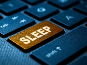 Cekricek.id - Fenomena sleep texting ternyata bukan hanya sekedar istilah belaka. Gejala berkirim pesan menggunakan ponsel saat tertidur mungkin terdengar tak masuk akal namun benar-benar bisa terjadi. Dalam kebanyakan kasus, sleep texting dapat terjadi saat ada notifikasi pesan masuk ke ponsel.