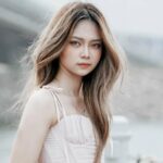 Cekricek.id - Putu Maydea mantan peserta ajang menyanyi X Factor tak hanya mampu menawan hati penggemar lewat suara, namun juga dengan kecantikan wajahnya. Dia kerap membagikan hasil make up ala-ala barbie dalam banyak unggahan di akun media sosialnya.
