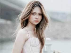 Cekricek.id - Putu Maydea mantan peserta ajang menyanyi X Factor tak hanya mampu menawan hati penggemar lewat suara, namun juga dengan kecantikan wajahnya. Dia kerap membagikan hasil make up ala-ala barbie dalam banyak unggahan di akun media sosialnya.