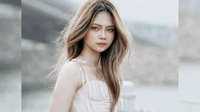 Cekricek.id - Putu Maydea mantan peserta ajang menyanyi X Factor tak hanya mampu menawan hati penggemar lewat suara, namun juga dengan kecantikan wajahnya. Dia kerap membagikan hasil make up ala-ala barbie dalam banyak unggahan di akun media sosialnya.