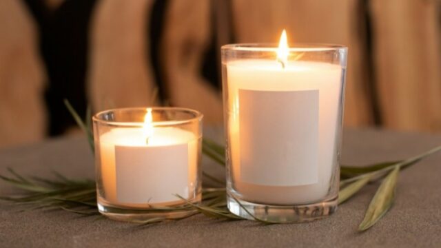 Cekricek.id – Tak hanya untuk menerangi ruangan, lilin jug ada yang digunakan sebagai pengharum, pengatur suasana hati hingga menciptakan momen yang romantis. Lilin beraroma adalah jenis yang paling digemari karena baunya yang variatif dan menyegarkan. Namun tak hanya sekedar wangi, lilin beraroma juga memiliki banyak manfaat kesehatan tak tertuga terhadap tubuh.
